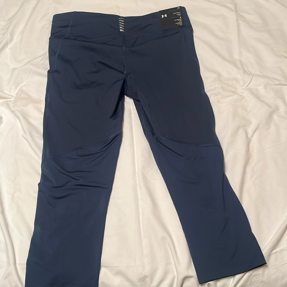 NWT Under Armour Mid Rise Capri